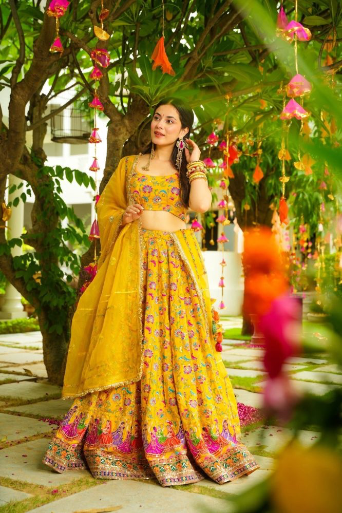RAASNIKA HEAVY LEHENGA SET