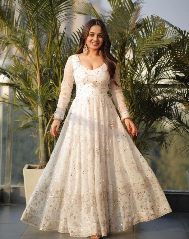 SANIYA Off White Suit Set With Embroidery and Sequnce Work