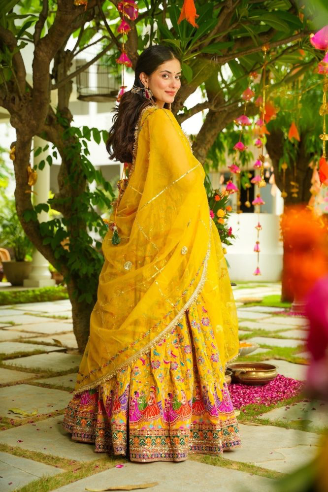 RAASNIKA HEAVY LEHENGA SET