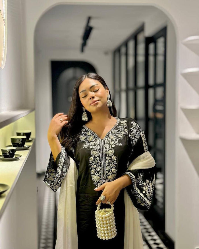 Noor Elegance Embroidered Chinon Silk Kurti Set