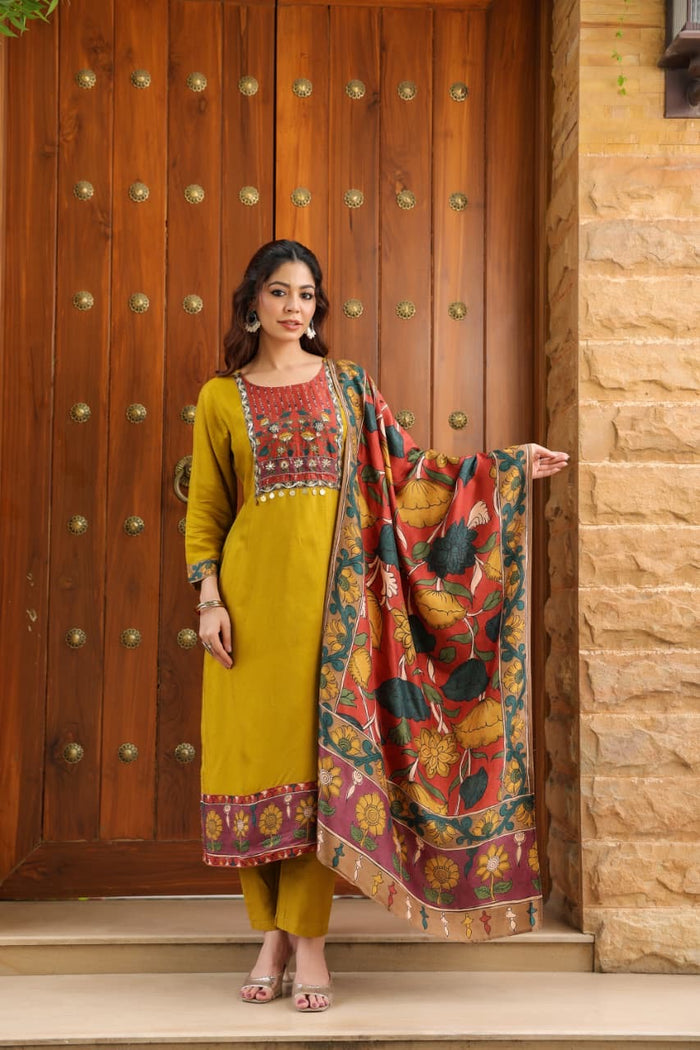 Ruhani Suit Set